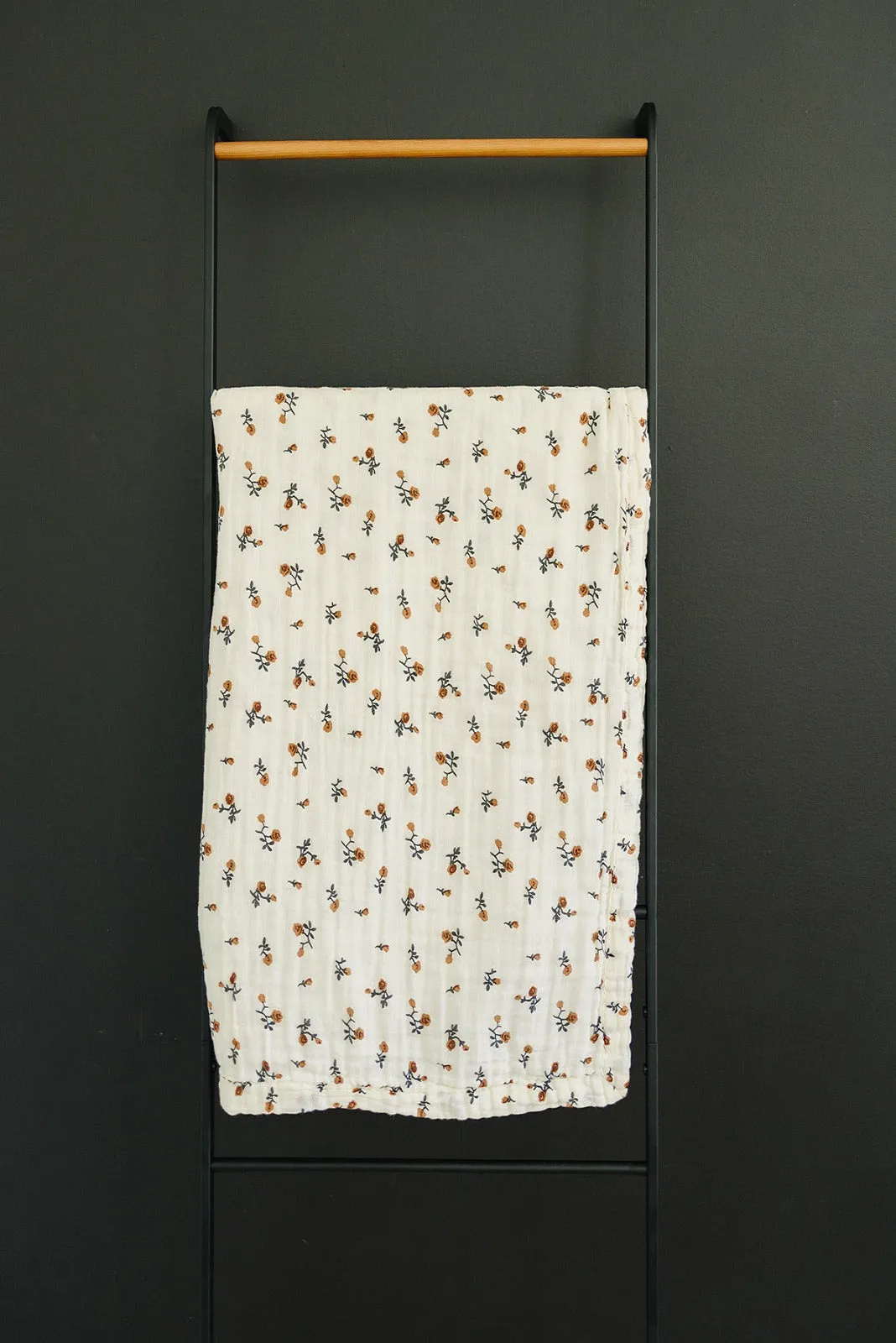 Cream Floral Muslin Quilt